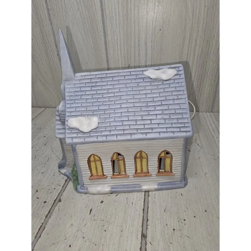 Vintage 1991 Americana Lighted Porcelain Collectible St. Paul's Church Village